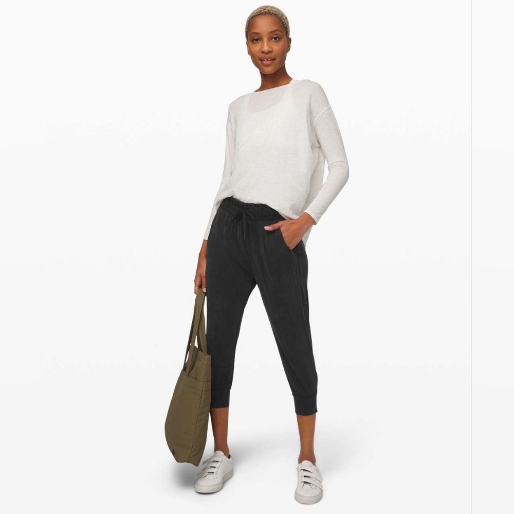 Lululemon Lost In Lesure Crop Pants 22" Size 6